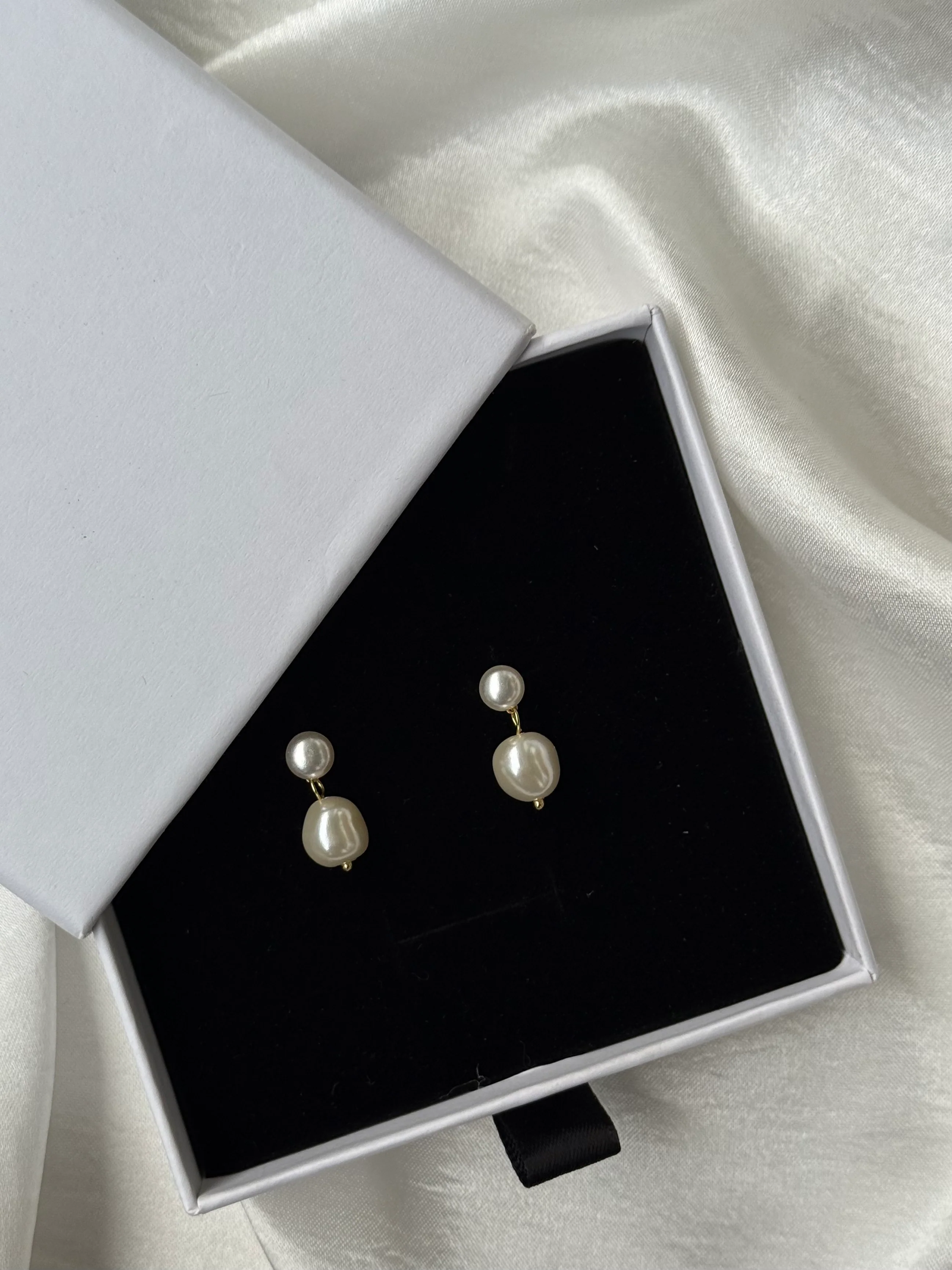 Classic Pearl Drop Bridal Earrings, 18K Gold, Freshwater Pearl - Image 3