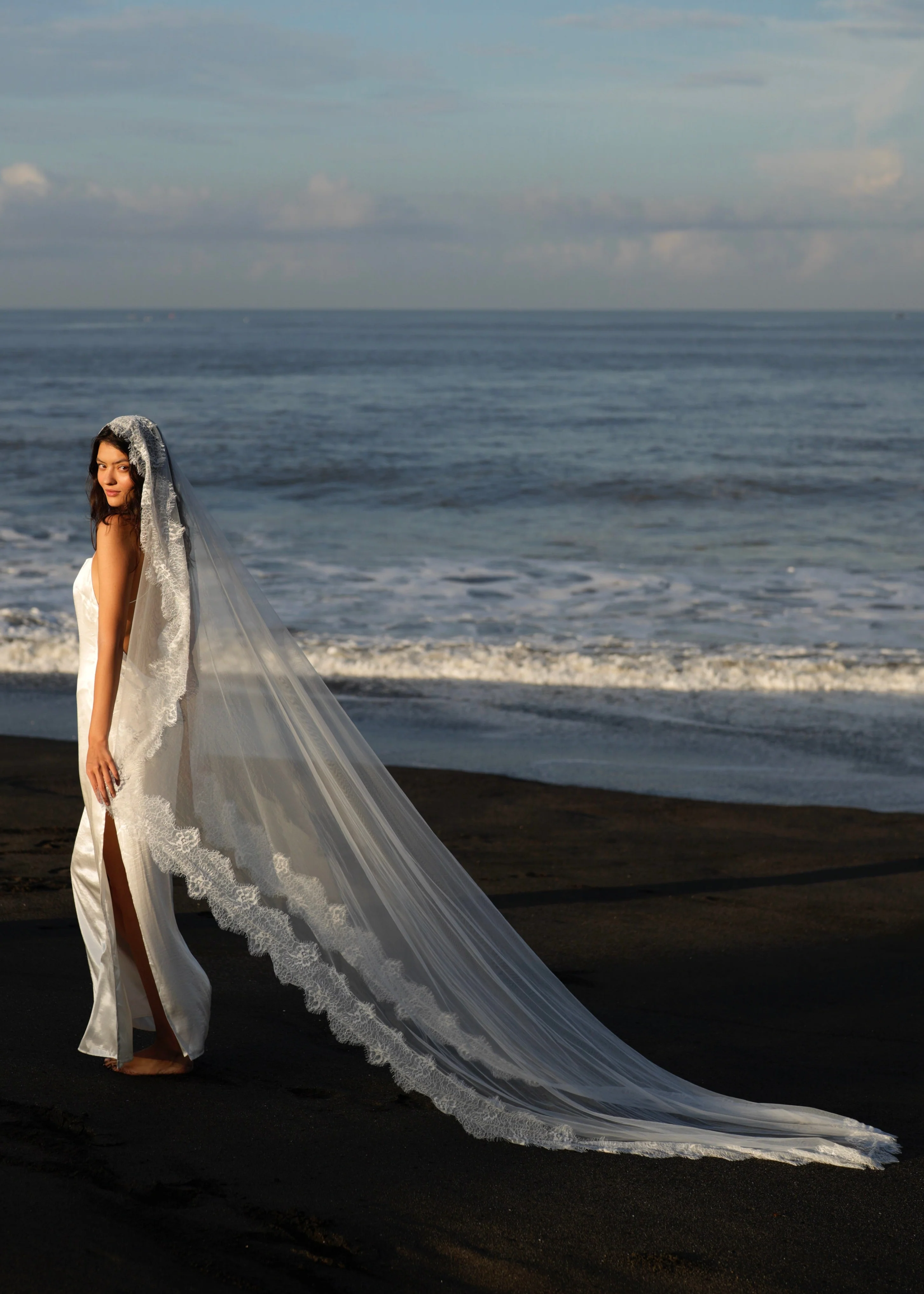 Mantilla Chantilly Lace Veil, Single Tier, Cathedral Length - Image 3