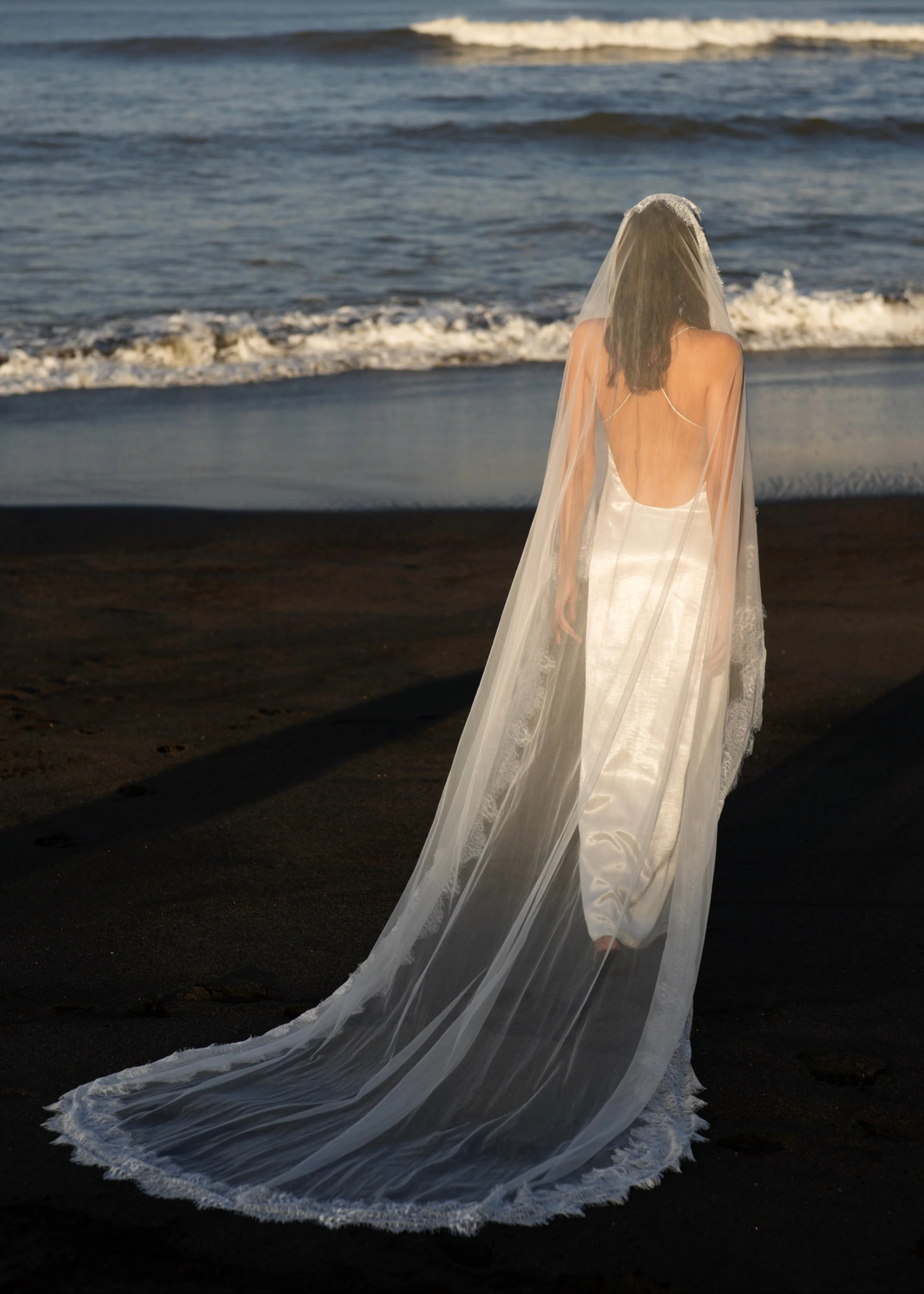 Mantilla Chantilly Lace Veil, Single Tier, Cathedral Length - Image 4