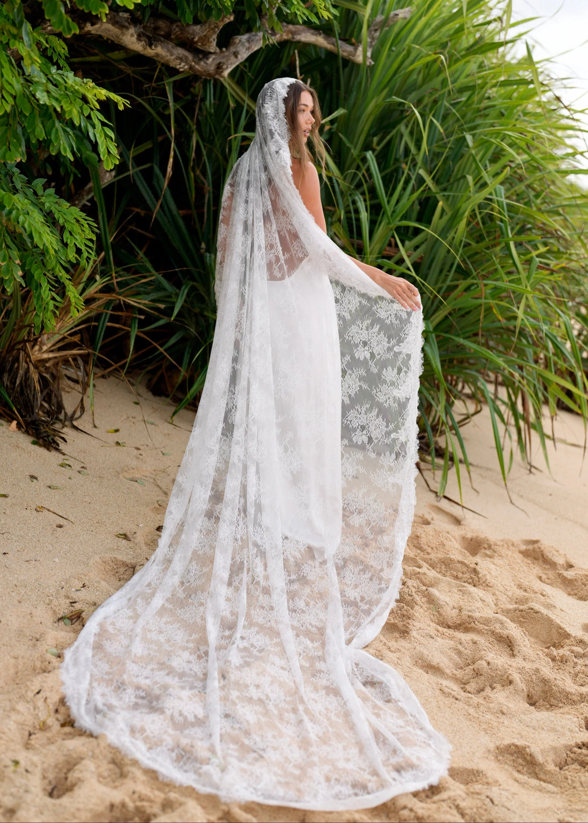 Chantilly Mantilla All Over Lace Veil, Single Tier, Cathedral Length - Image 4