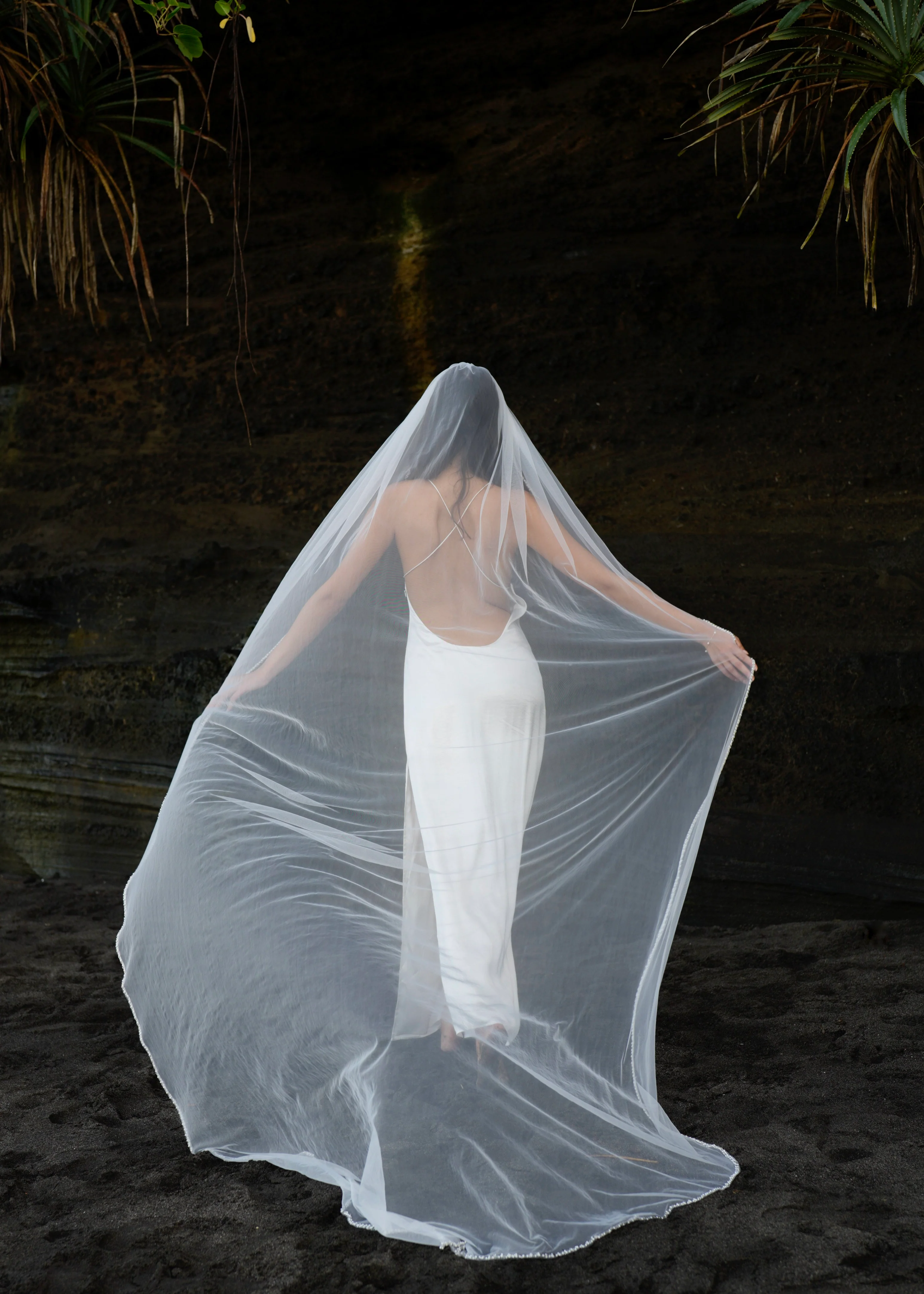 Pearl Beaded Edge Veil, Single Tier, Cathedral Length - Image 10