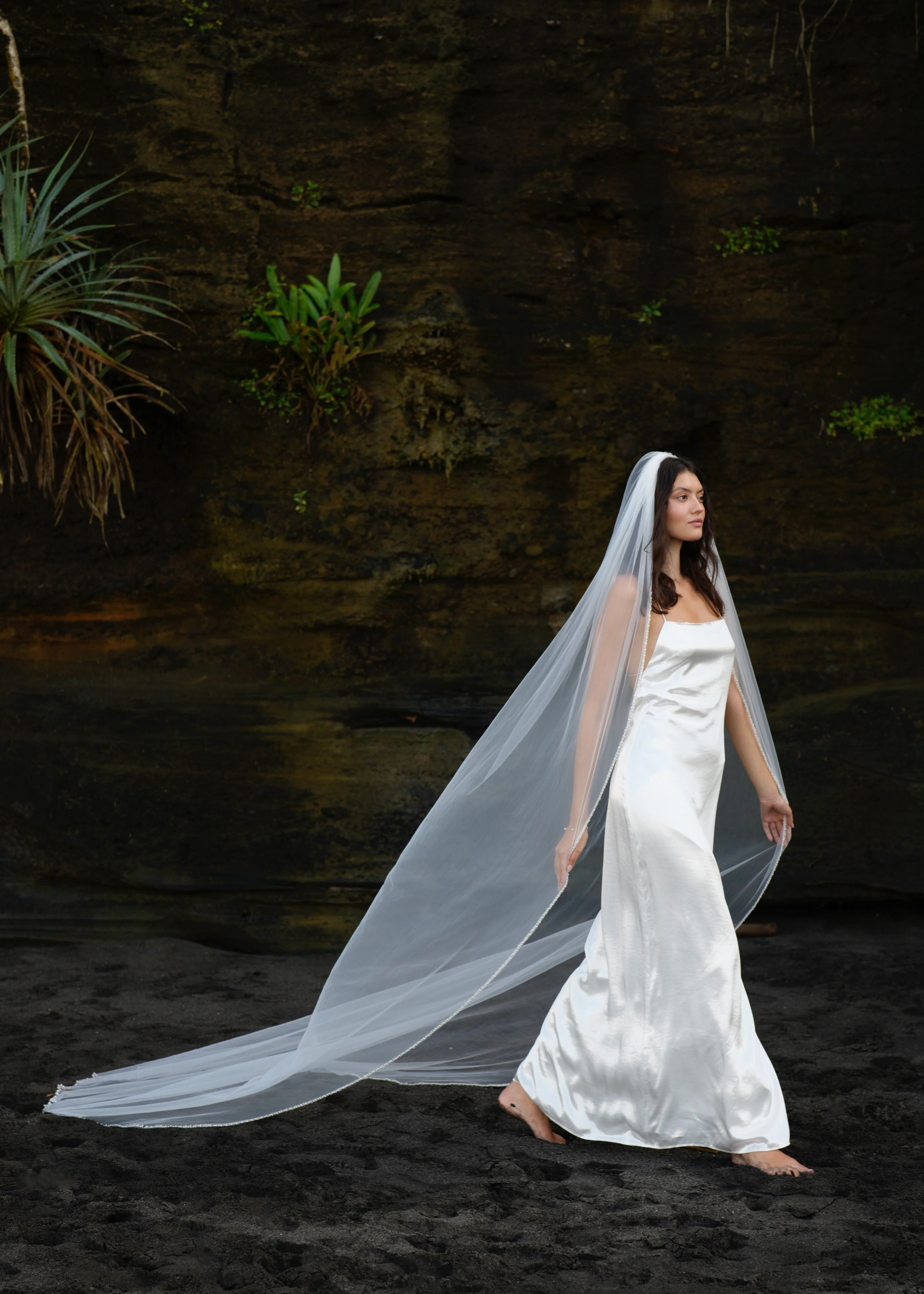 Pearl Beaded Edge Veil, Single Tier, Cathedral Length - Image 11