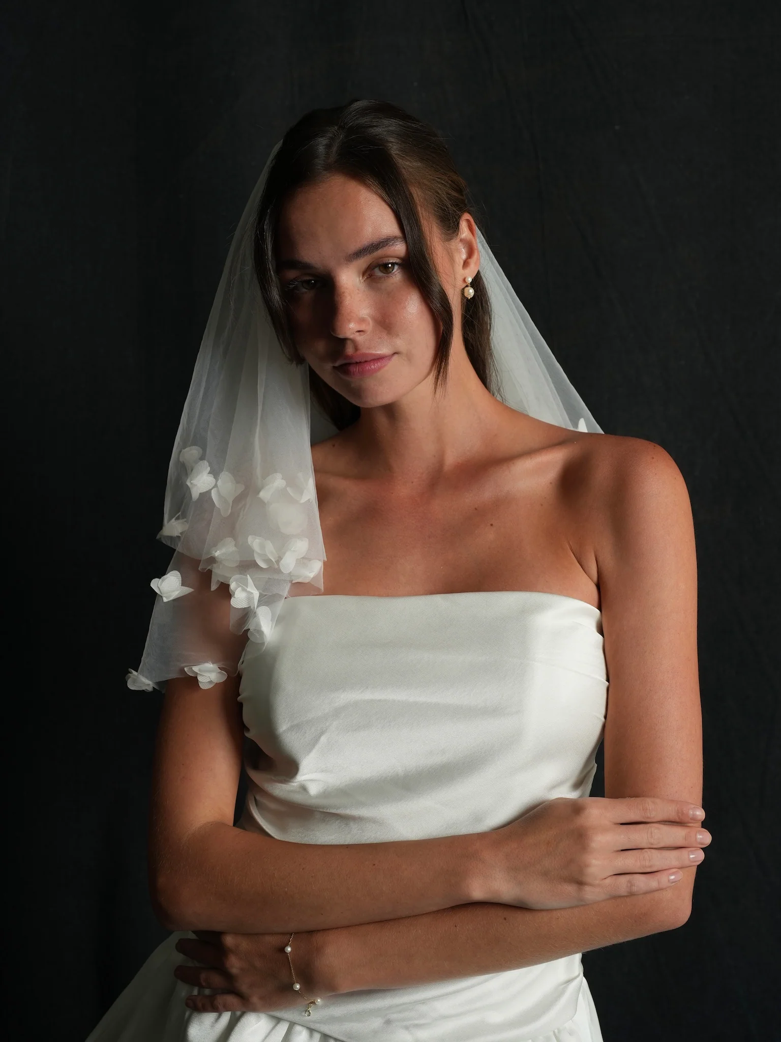 Mini 3D Flower Short Two Tier Bachelorette Veil - Image 10