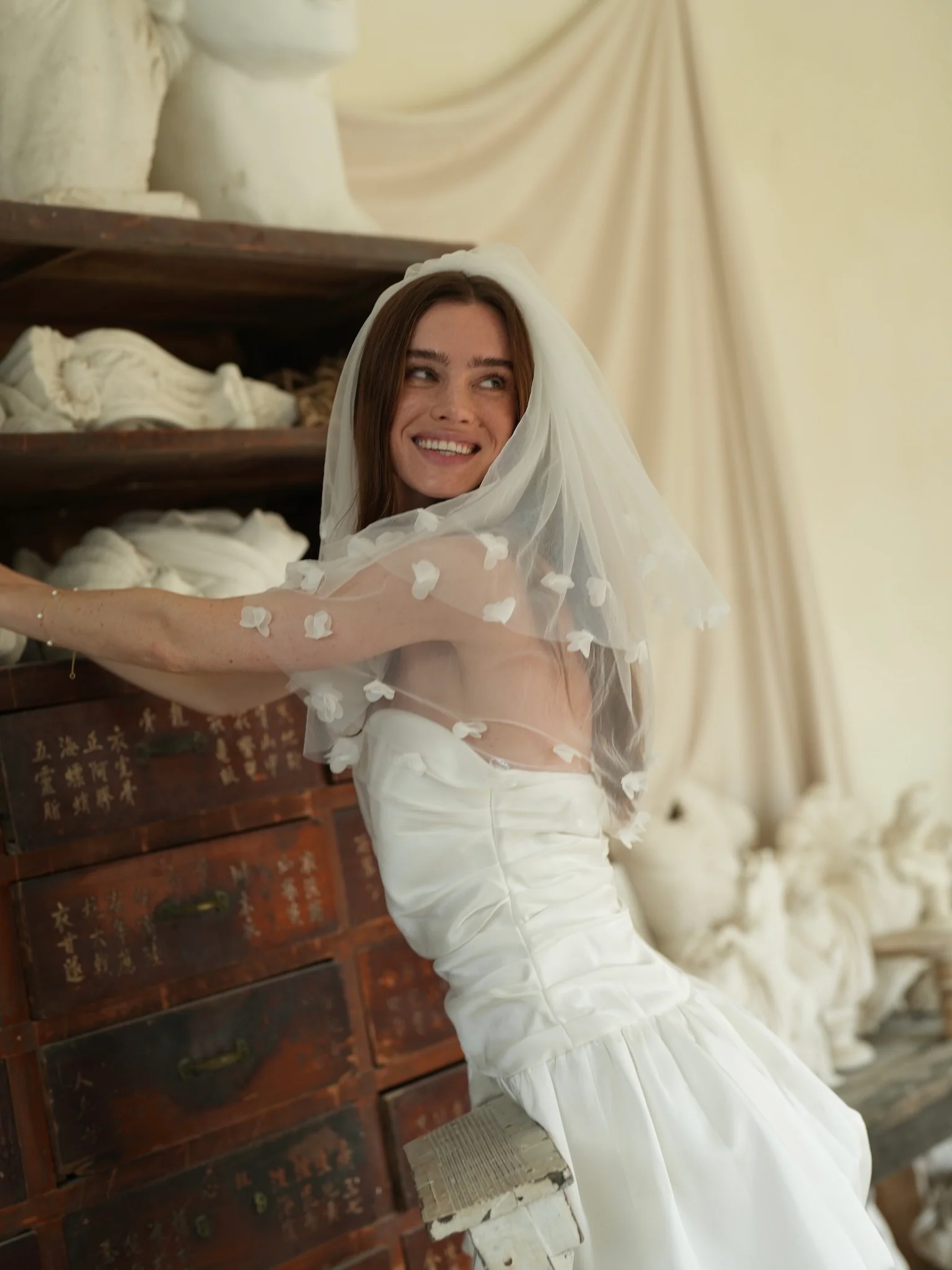 Mini 3D Flower Short Two Tier Bachelorette Veil - Image 4