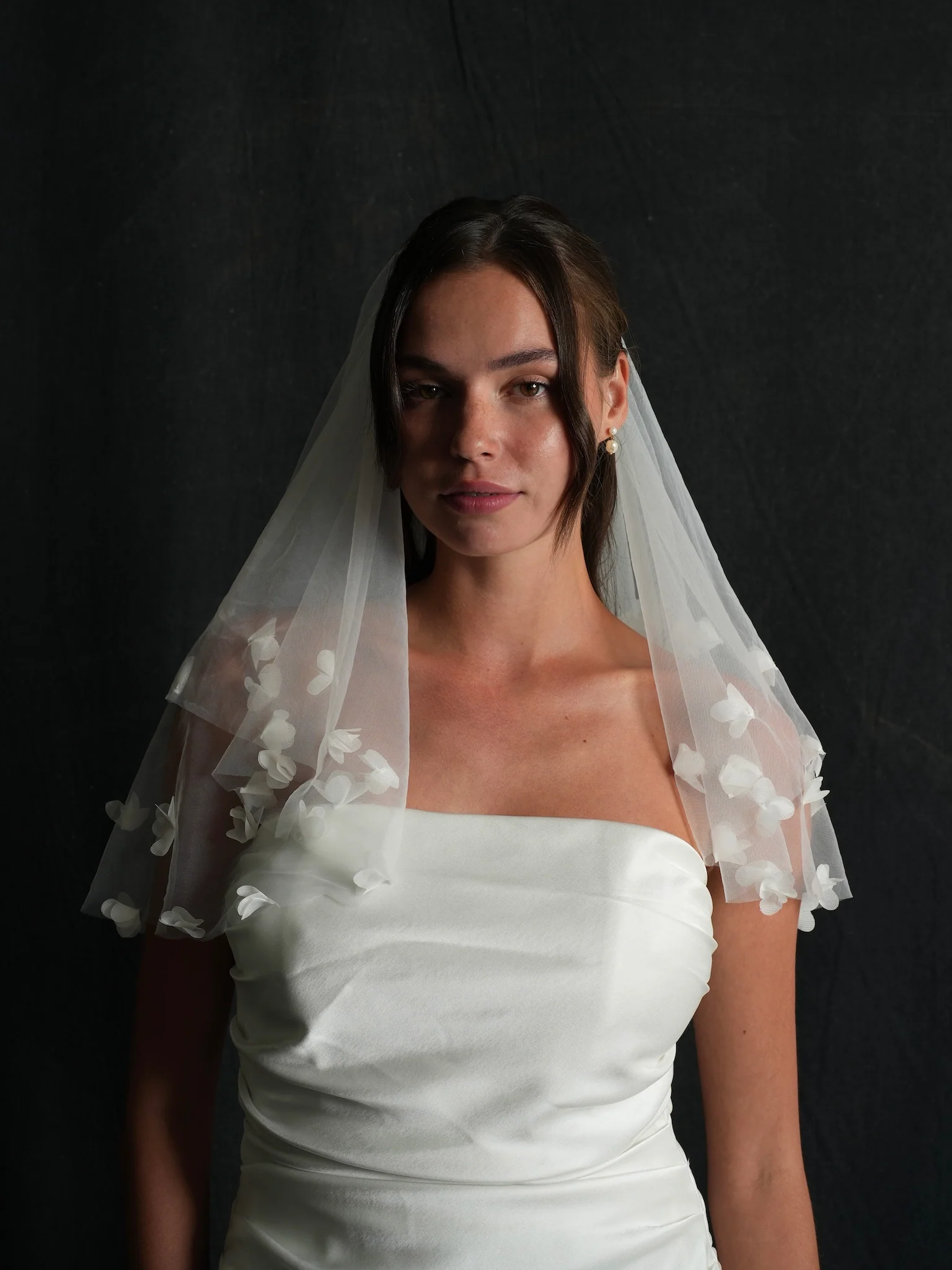 Mini 3D Flower Short Two Tier Bachelorette Veil - Image 9