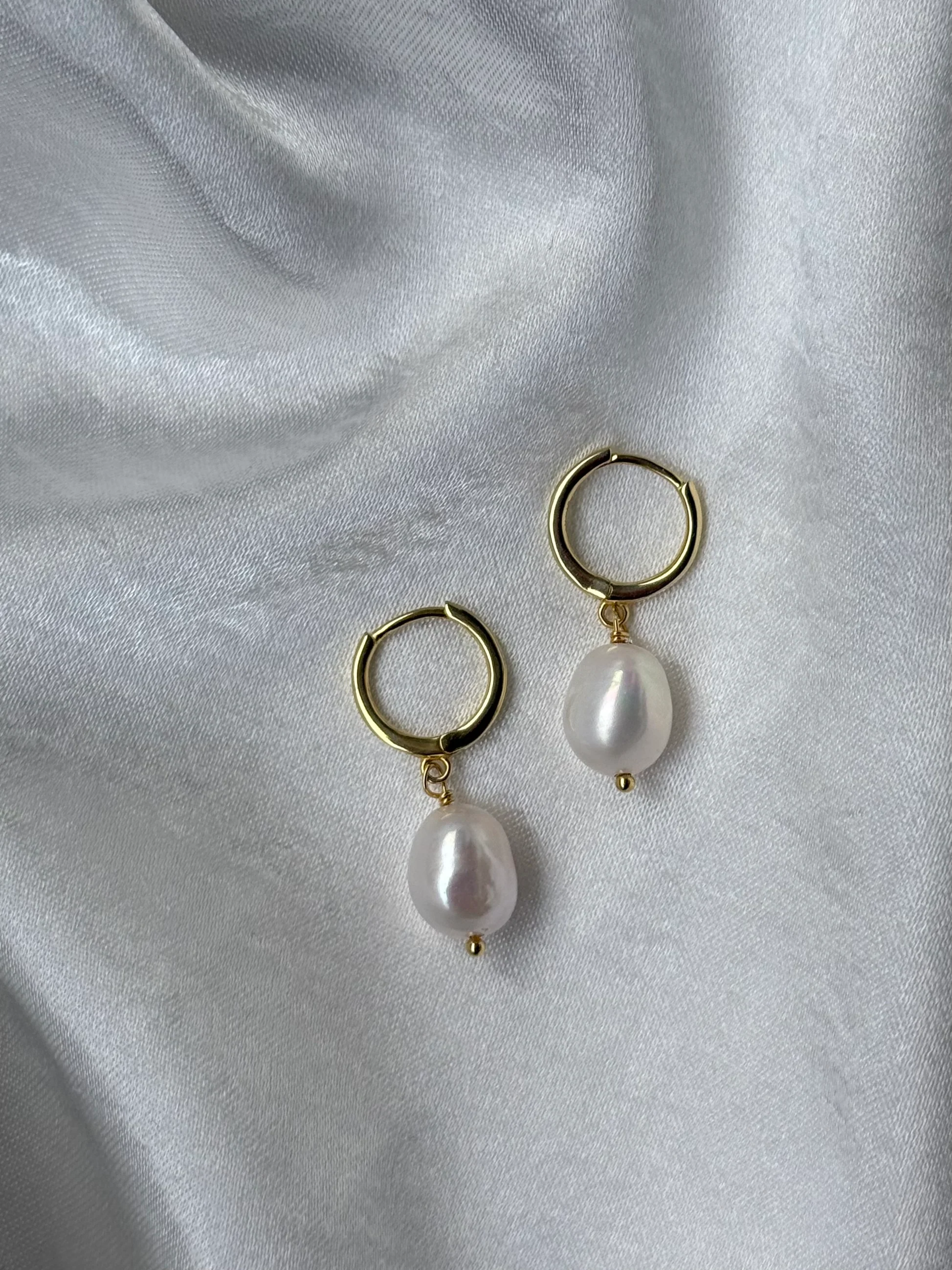 Pearl Hoop Drop Bridal Earrings, 18K Gold, Freshwater Pearl - Image 4