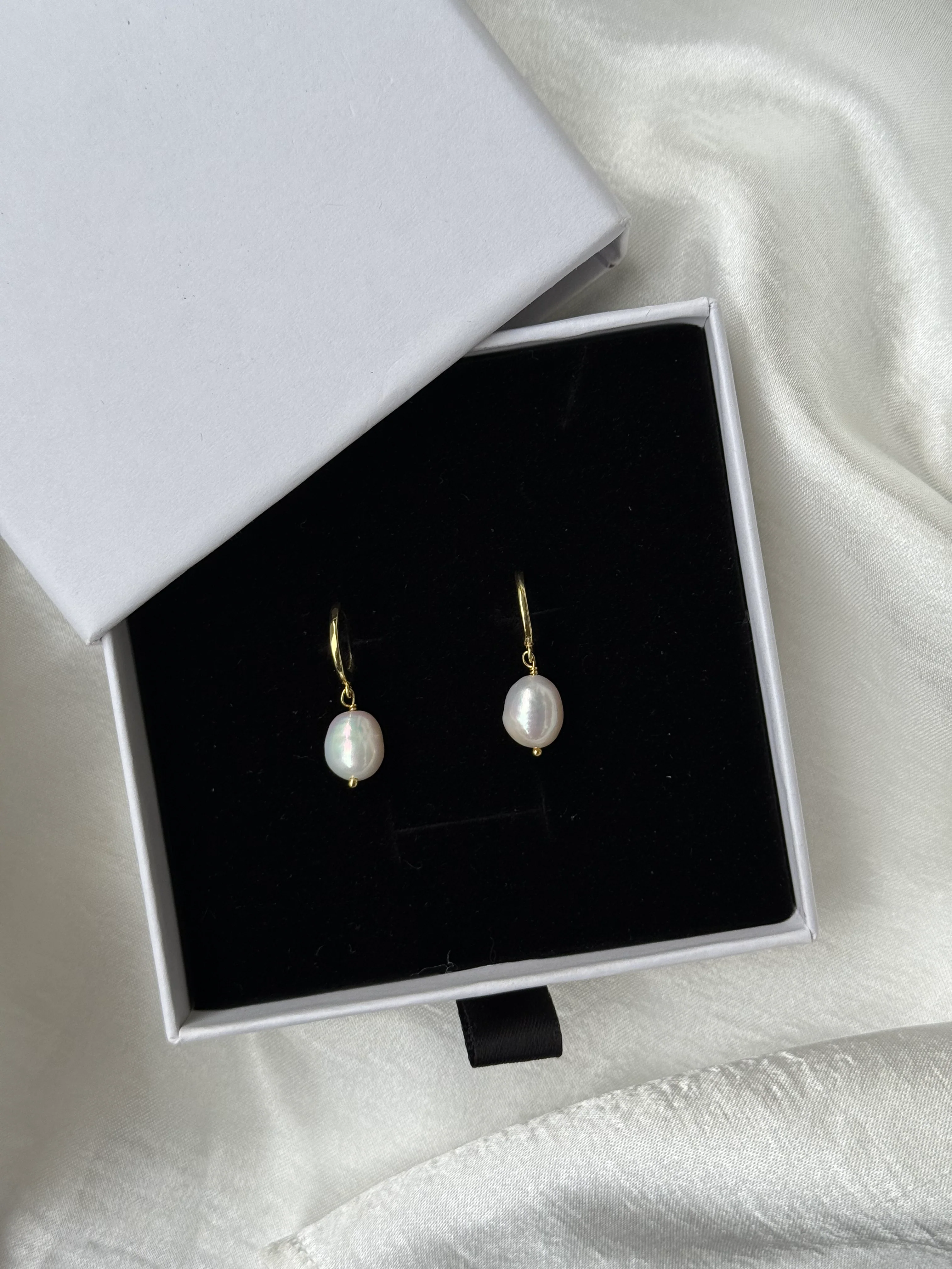 Pearl Hoop Drop Bridal Earrings, 18K Gold, Freshwater Pearl - Image 5